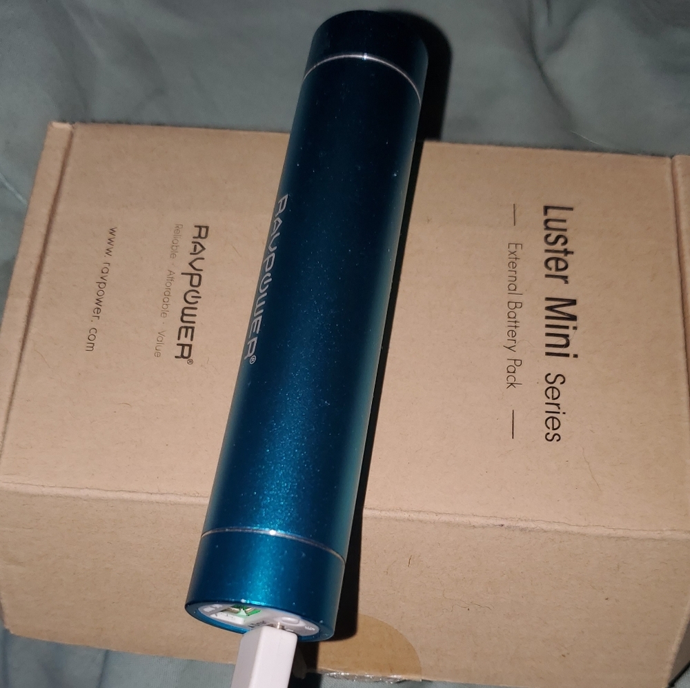 External battery charger w flashlighy